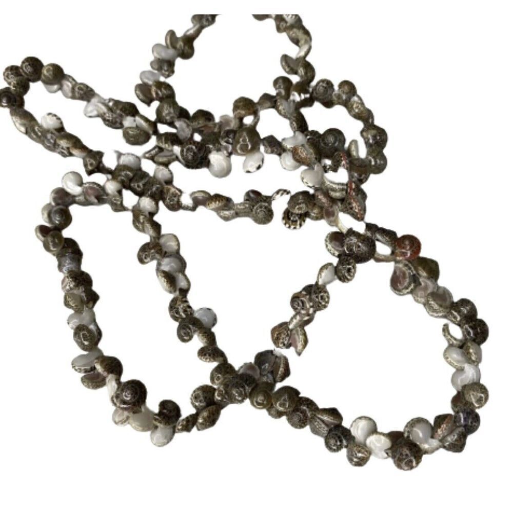 Sea snail shell necklace • no maker mark • 36" • Vintage & Good Condition • J04